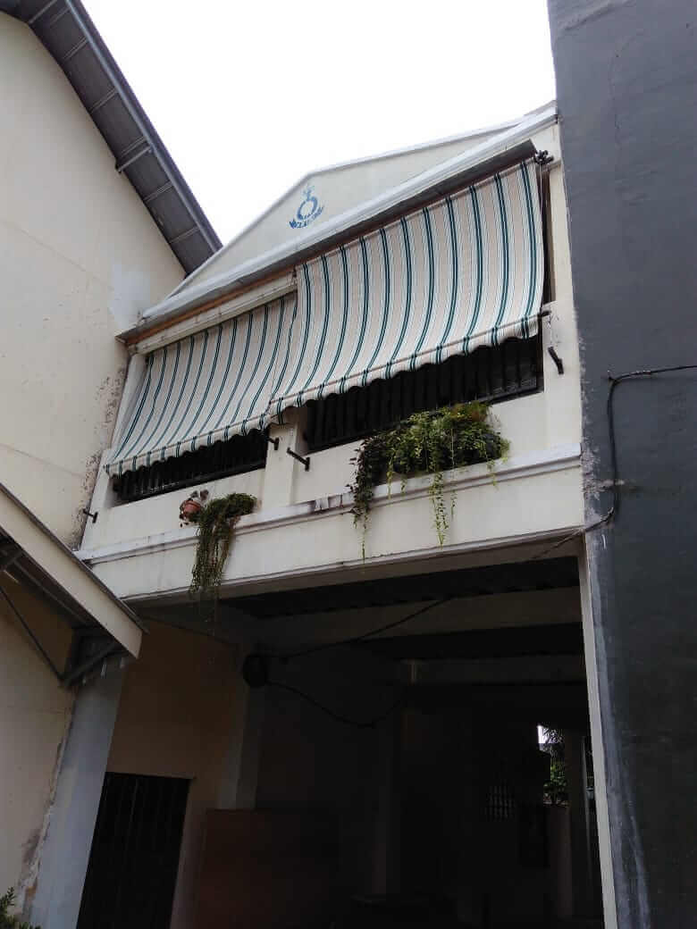 kanopi kain vertikal